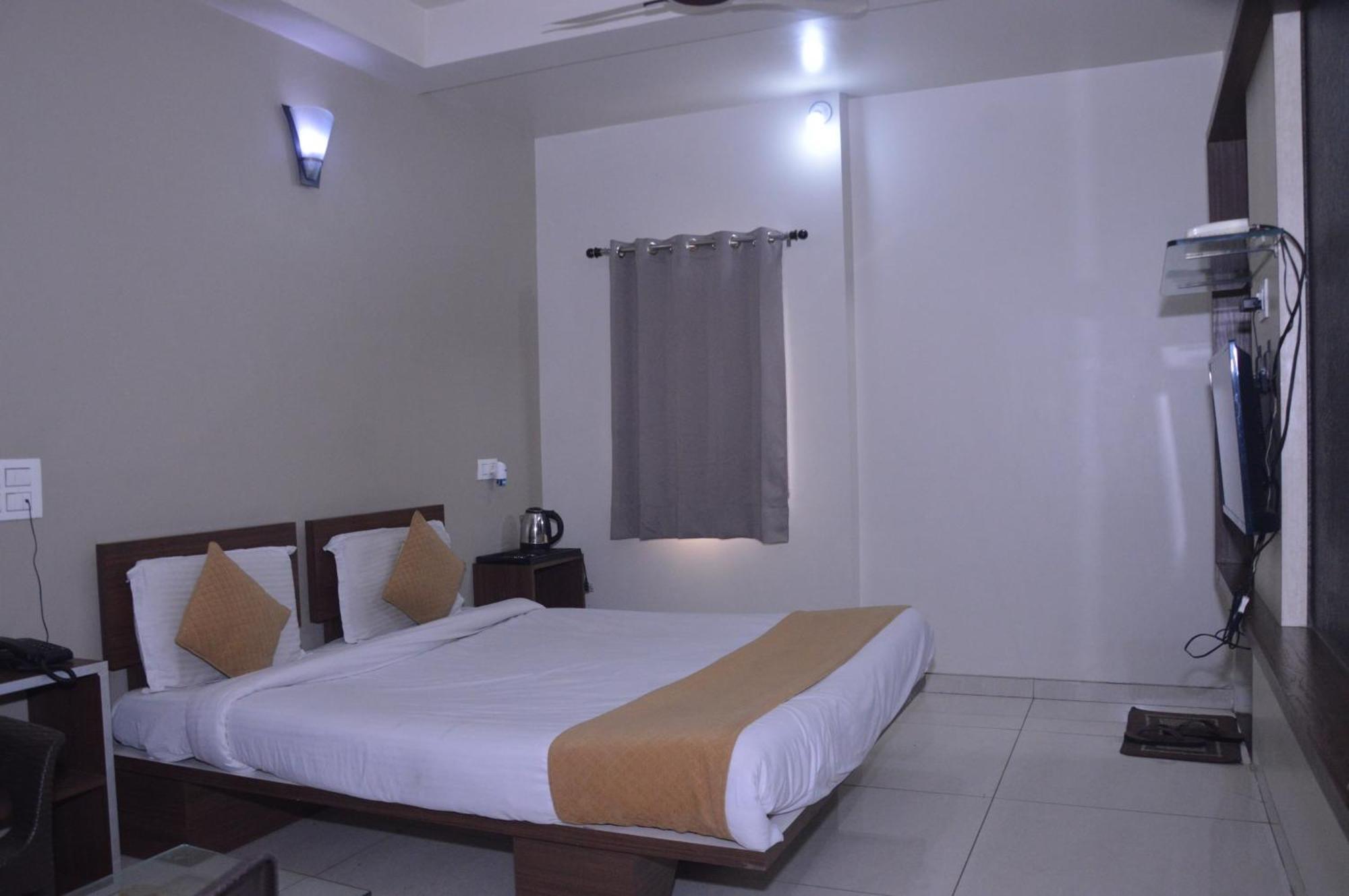 Hotel Indrani Chittorgarh Extérieur photo