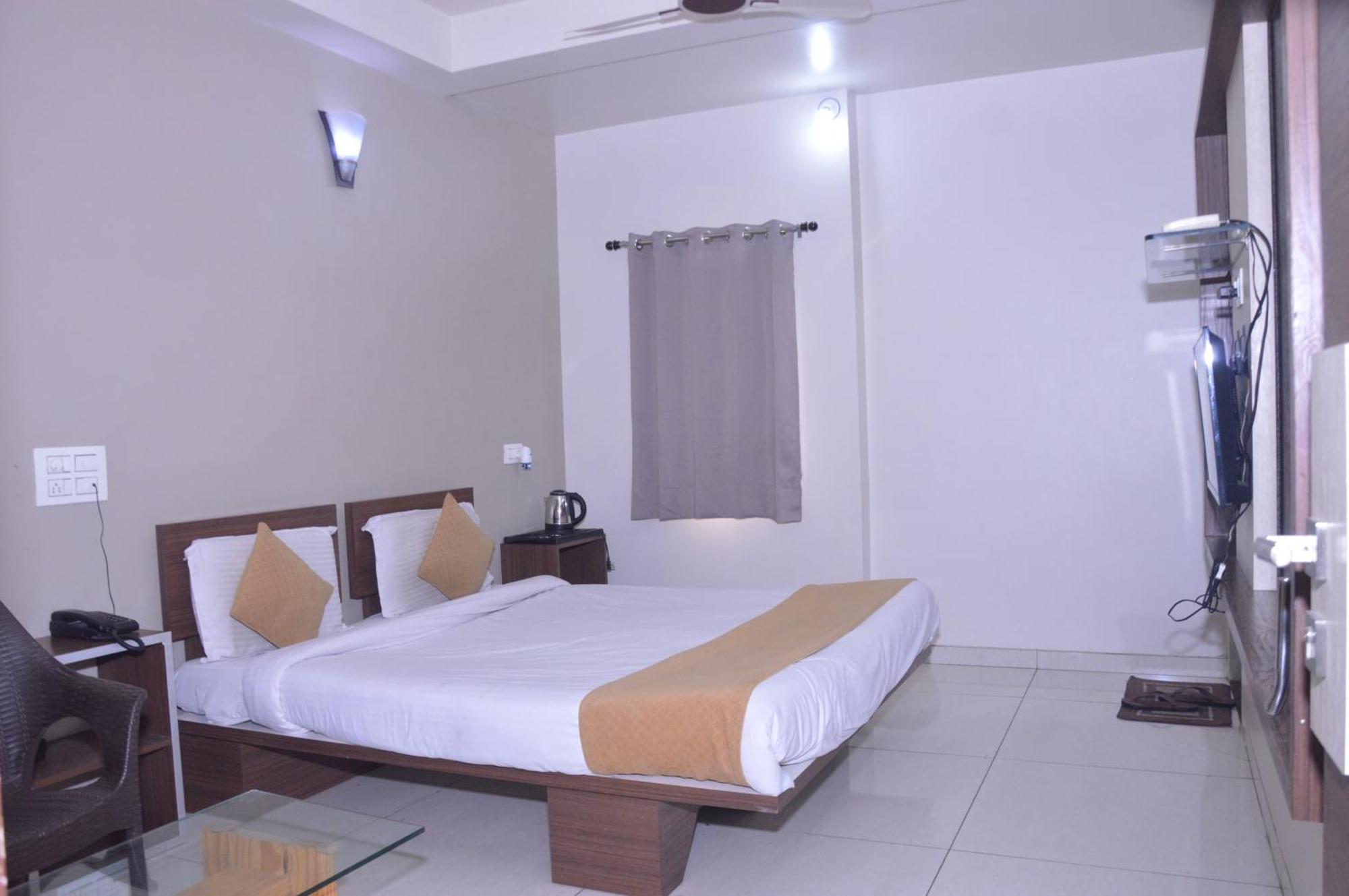 Hotel Indrani Chittorgarh Extérieur photo